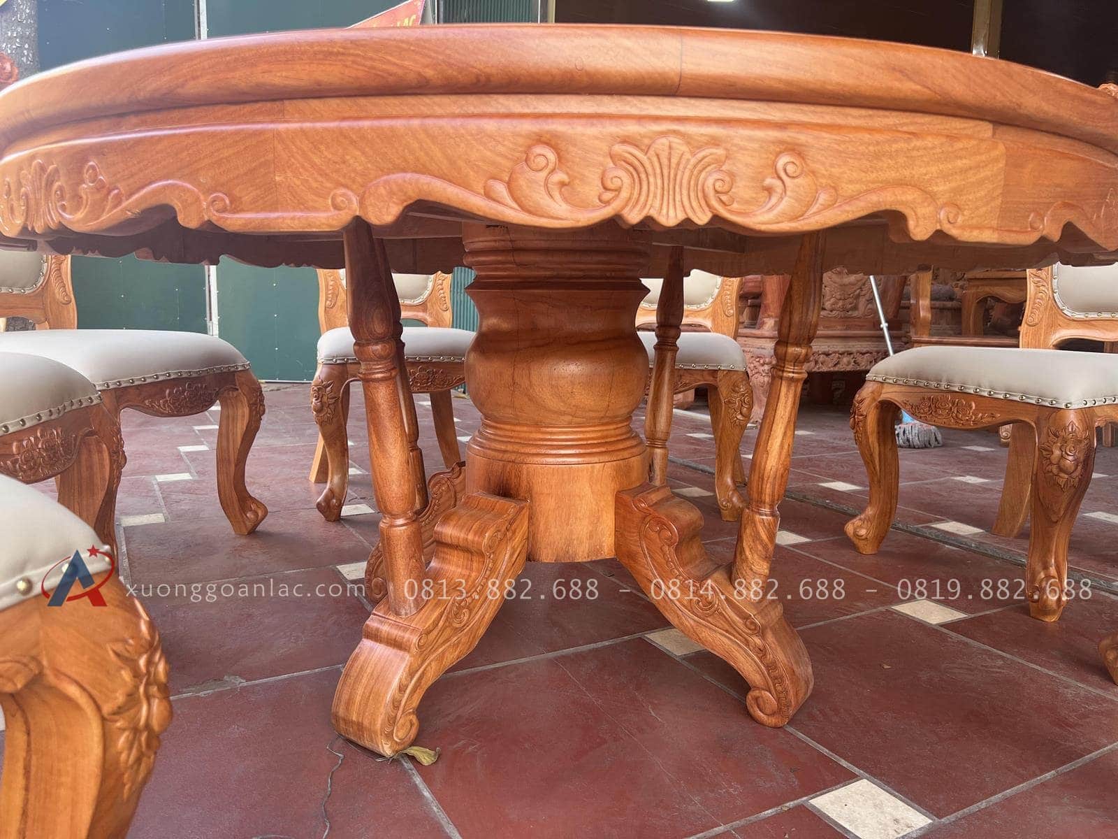 Bộ bàn ăn tròn xoay 1m55 với 8 ghế Louis bọc đệm gỗ gõ đỏ cao cấp (Chị Thanh, Hà Nam) 25 chân trụ bàn ăn gỗ gõ đỏ