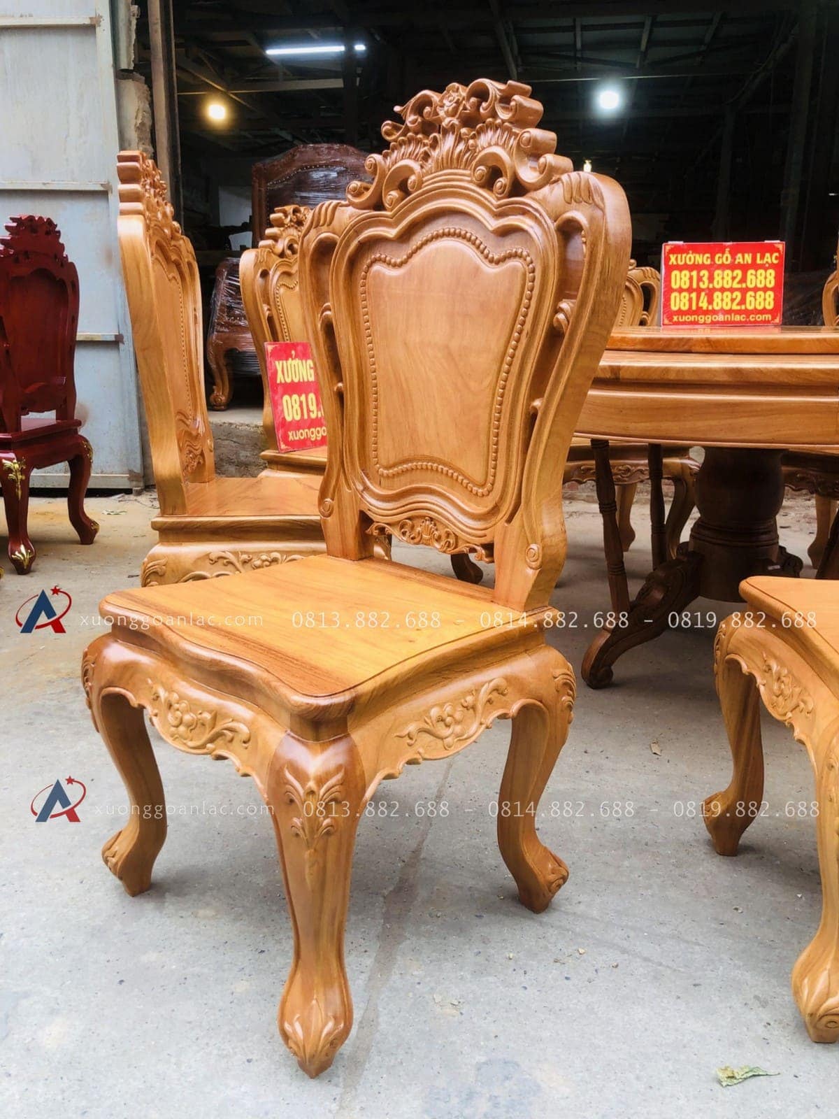 Bộ bàn ăn tròn xoay 1m37 và 8 ghế louis hoa lá tây gỗ gõ đỏ (Anh Tiến, Hà Nam) 27 ghế ngồi mặt ván tràn chân cong cách điệu