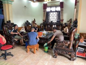 bàn ghế minh quốc nghê 3 đầu bảo đỉnh vách trơn