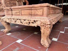 hệ chân bàn đục tay cầu kỳ