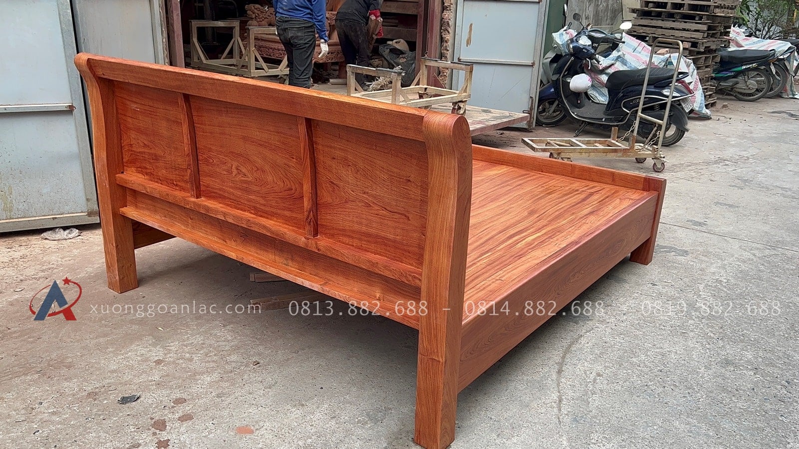 Giường Trơn 180x200cm hoàn thiện màu Hương sáng 20 đầu giường cong cách điệu