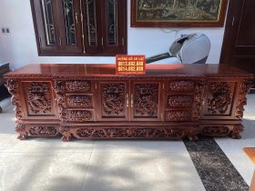 Mẫu Kệ Tivi Chạm Rồng 2m4 Gỗ Hương Đỏ Lào Đục Tay Siêu Vip (Bác Phú, Ninh Bình) 7 kệ tivi gỗ hương đỏ Lào cao cấp