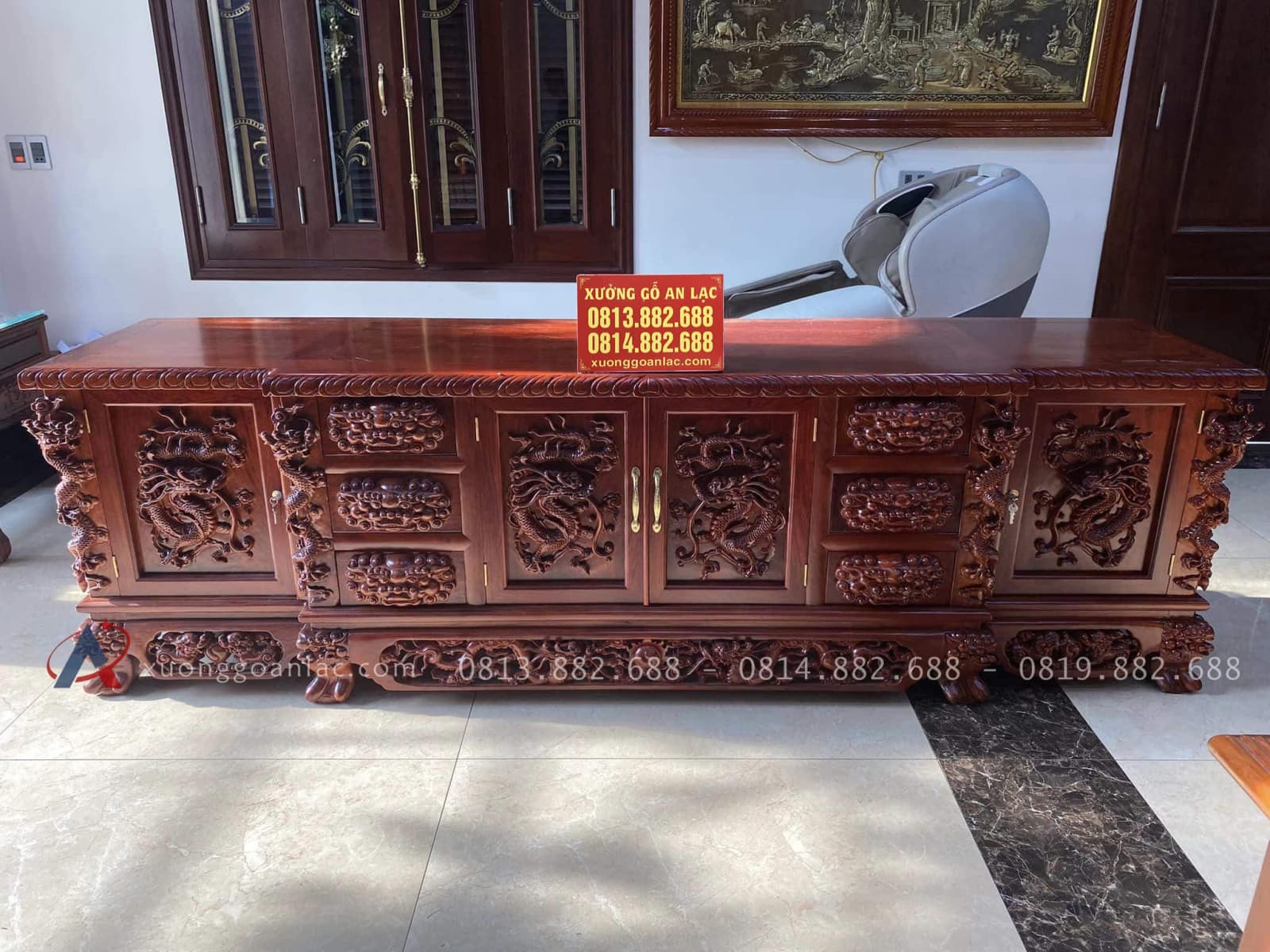 Mẫu Kệ Tivi Chạm Rồng 2m4 Gỗ Hương Đỏ Lào Đục Tay Siêu Vip (Bác Phú, Ninh Bình) 13 kệ tivi gỗ hương đỏ Lào cao cấp