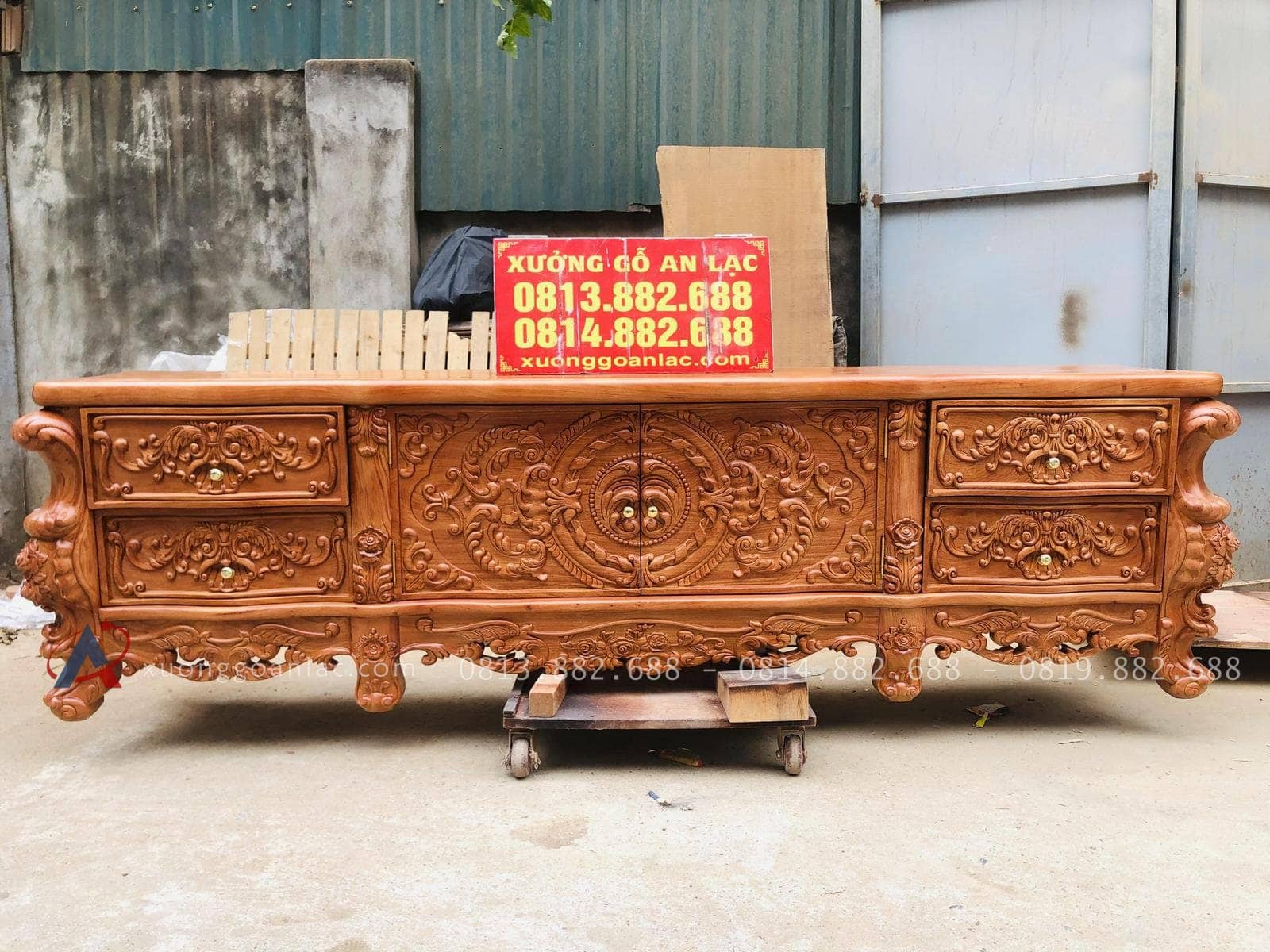 Mẫu kệ tivi hoàng gia phẳng 2m4 gỗ hương đá siêu Vip (Anh Long, Hải Phòng) 20 kệ tivi louis hoàng gia gỗ hương đá