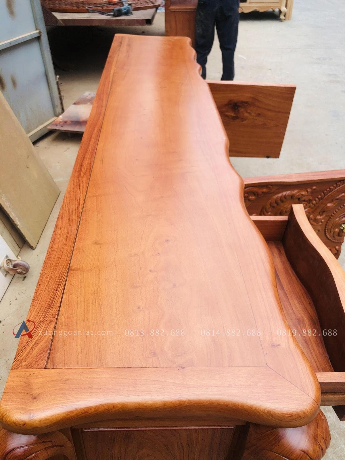Mẫu kệ tivi hoàng gia phẳng 2m4 gỗ hương đá siêu Vip (Anh Long, Hải Phòng) 22 kệ tivi phẳng gỗ hương đá