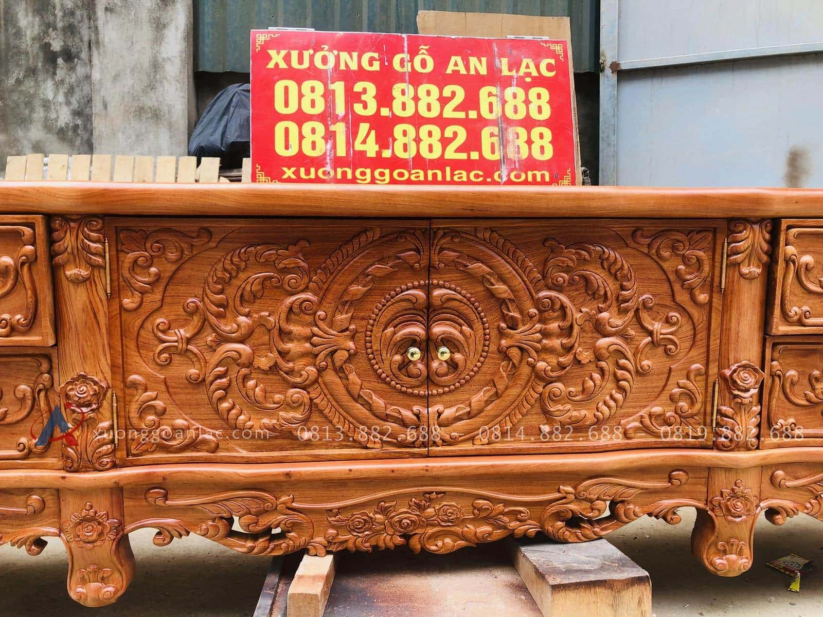 Mẫu kệ tivi hoàng gia phẳng 2m4 gỗ hương đá siêu Vip (Anh Long, Hải Phòng) 25 mặt cánh đục hoa lá tây