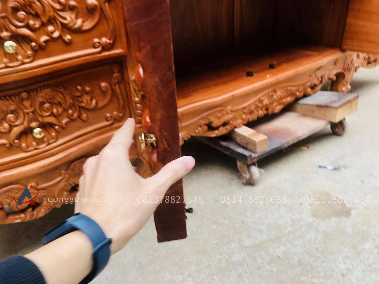 Mẫu kệ tivi hoàng gia phẳng 2m4 gỗ hương đá siêu Vip (Anh Long, Hải Phòng) 27 cách tủ gỗ hương đá dày dặn
