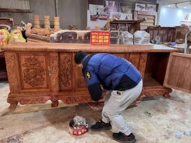 kệ tivi phẳng mẫu đục tứ linh