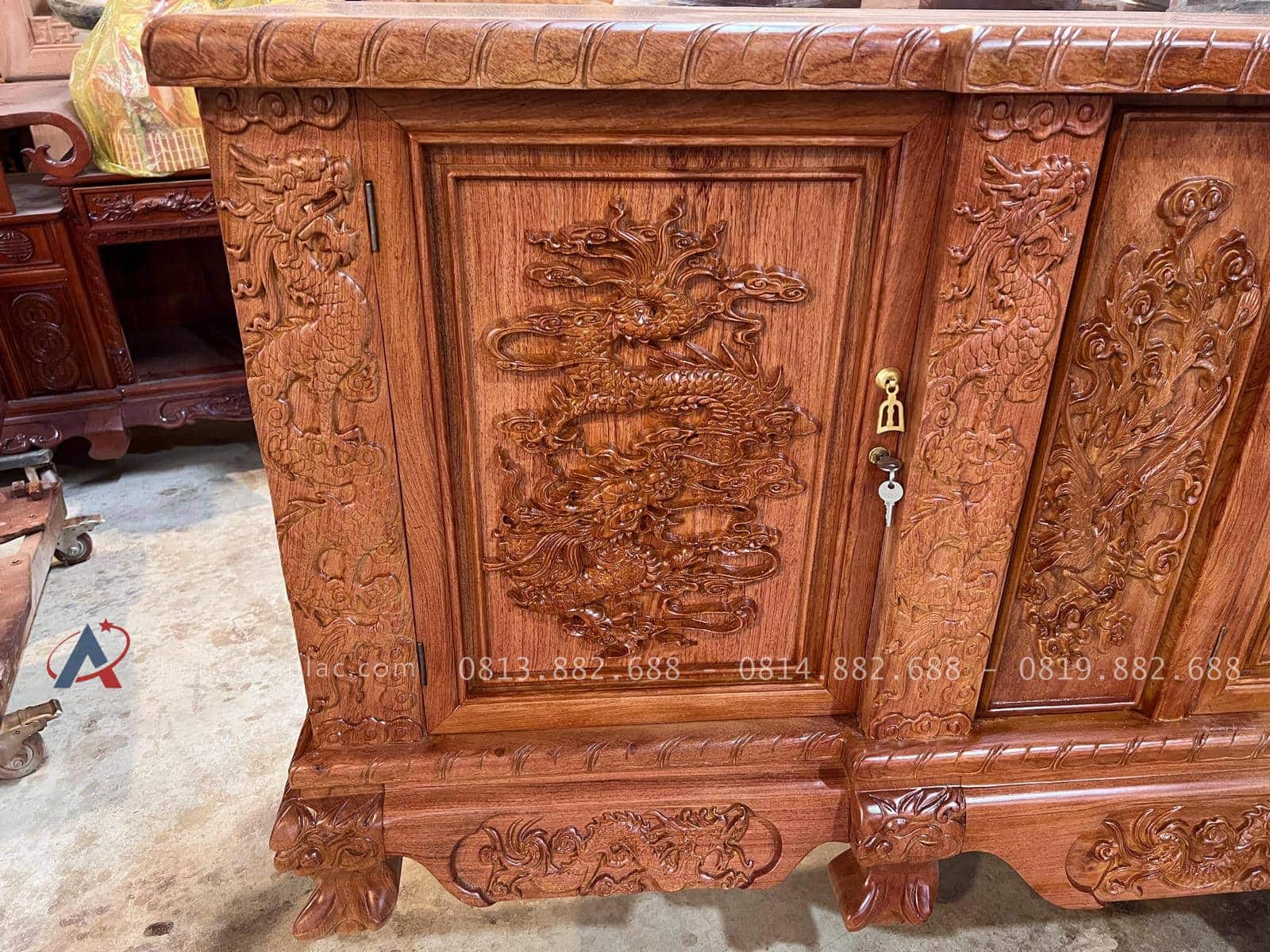 Kệ tivi phẳng mẫu đục tứ linh 2m4 (Chú Miền, Hà Nội) 22 khối tủ 2 bên đầu kệ đục ròng