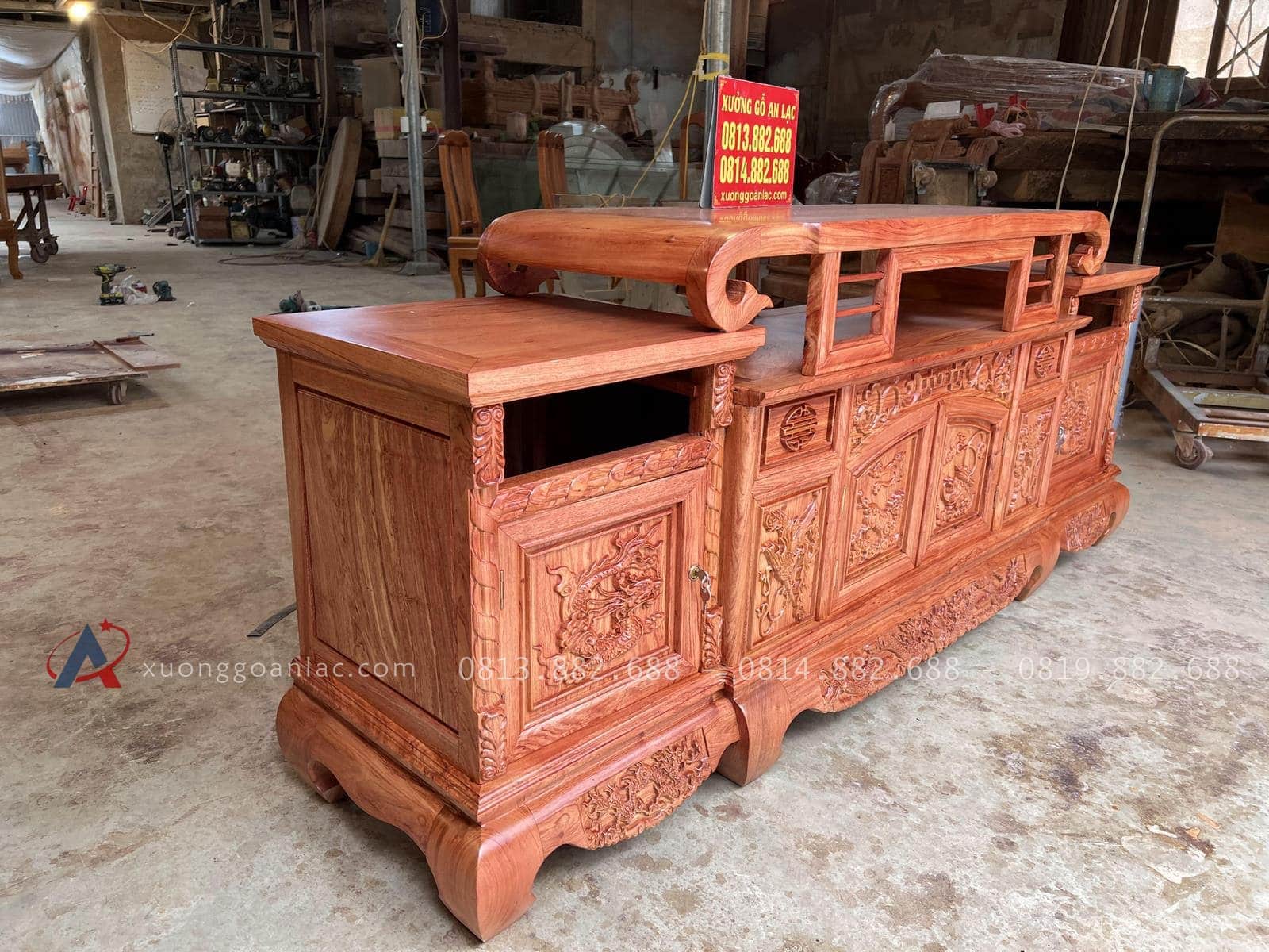 Kệ tivi sừng trâu gỗ hương đá 2m17 (Chú Hòa, Phú Thọ) 17 kệ tivi sừng trâu gỗ hương đá
