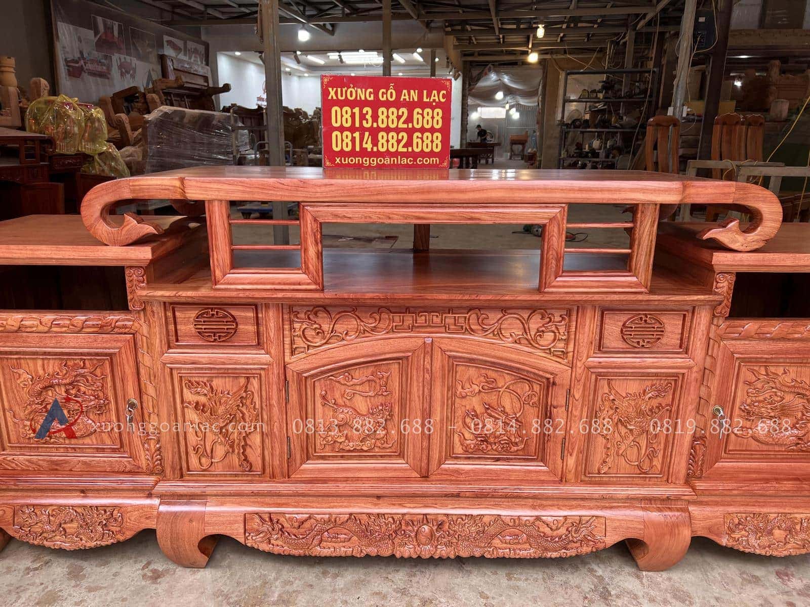 Kệ tivi sừng trâu gỗ hương đá 2m17 (Chú Hòa, Phú Thọ) 19 mặt kệ tạo hình sừng trâu lạ mắt