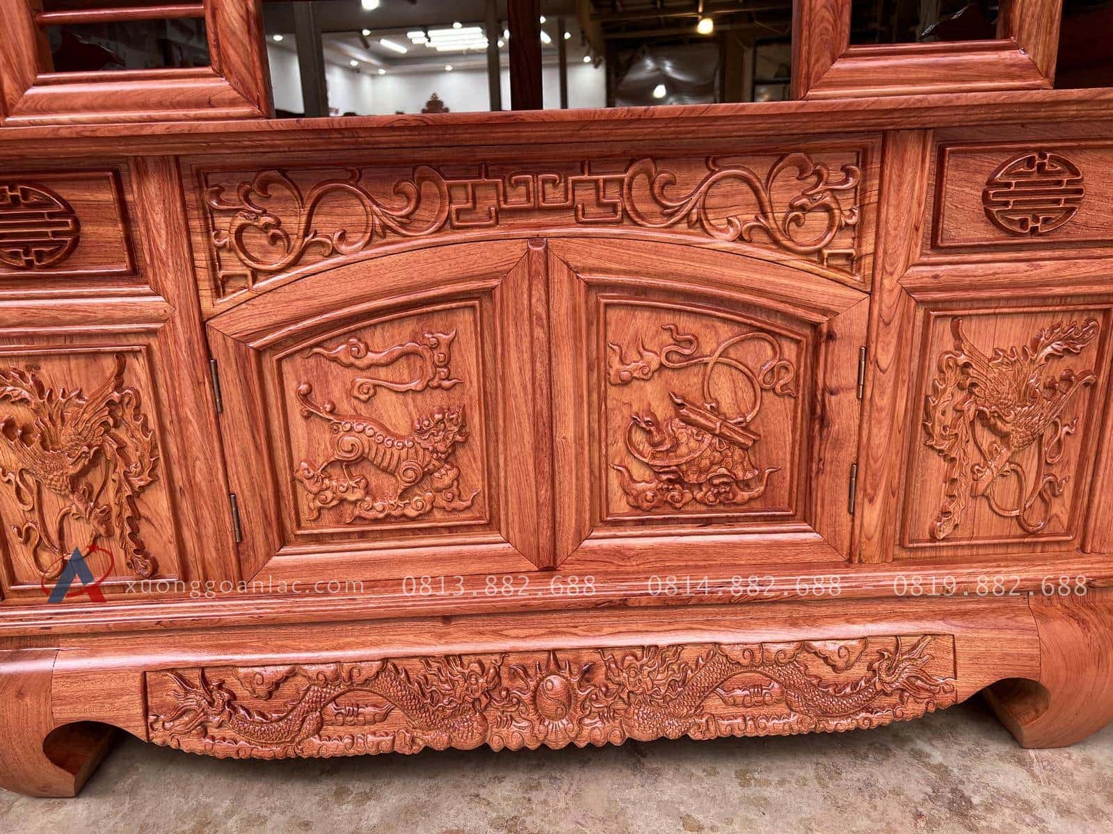 Kệ tivi sừng trâu gỗ hương đá 2m17 (Chú Hòa, Phú Thọ) 6 Thân kệ thiết kế tủ rộng rãi