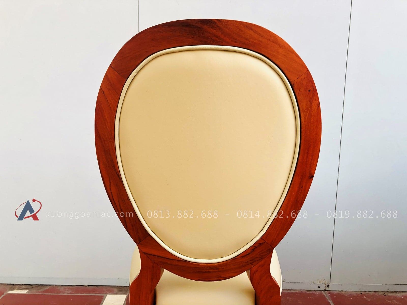 Mẫu ghế giọt lệ gỗ gõ đỏ bọc đệm da cao cấp AL-GA16 32 mặt sau của phần lưng tựa