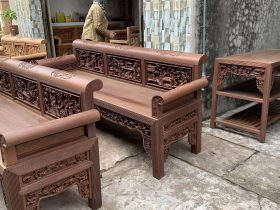 ghế trường kỷ đục tích tam quốc chân 11 chỉ hàng đục tay