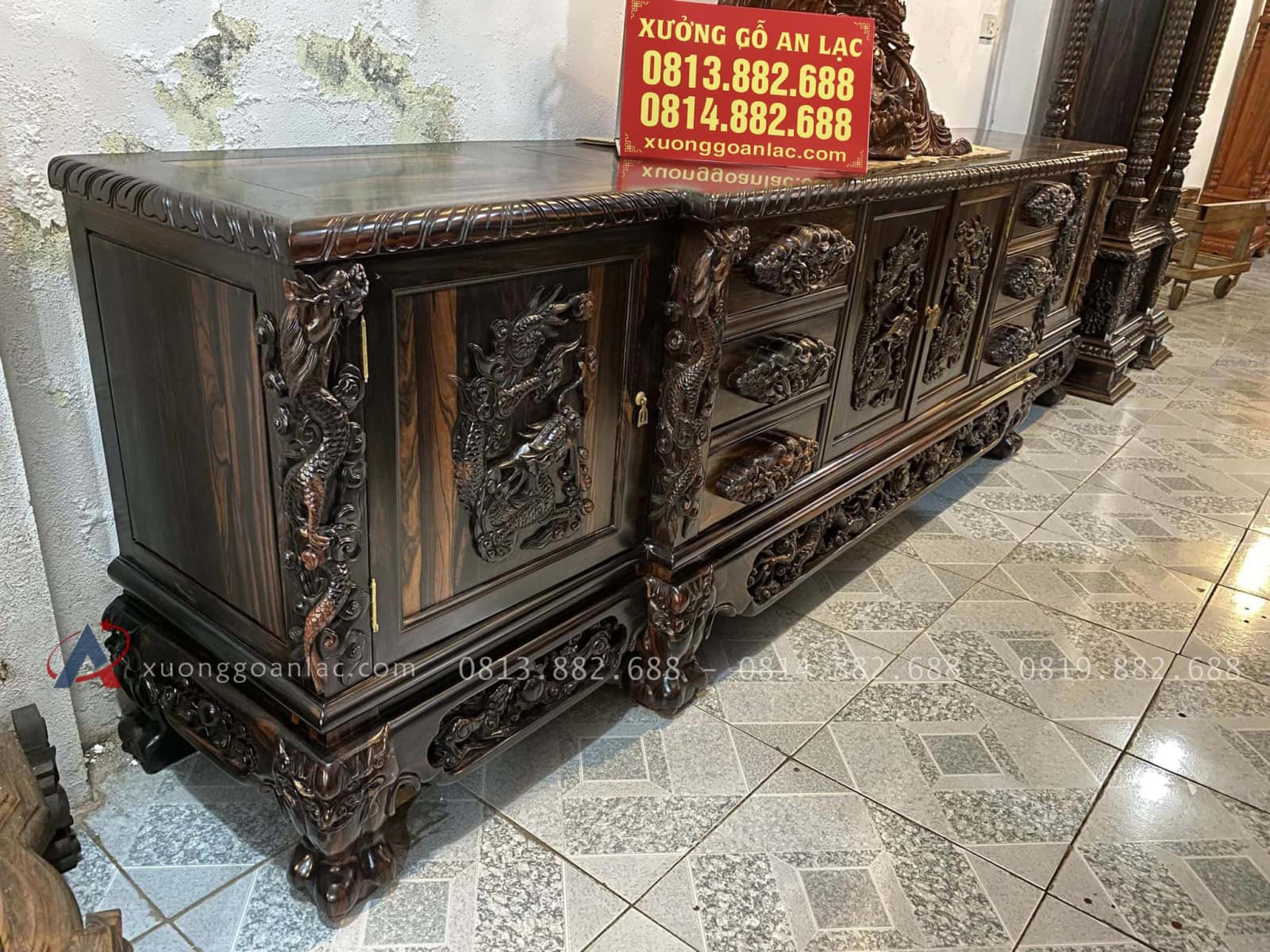 Mẫu Kệ Tivi Chạm Rồng 2m4 Gỗ Mun Hoa Lào Hàng Đục Tay Cực Phẩm (Chú Dược, Bắc Ninh) 19 mẫu kệ tivi gỗ mun hoa Lào hàng đục tay cao cấp