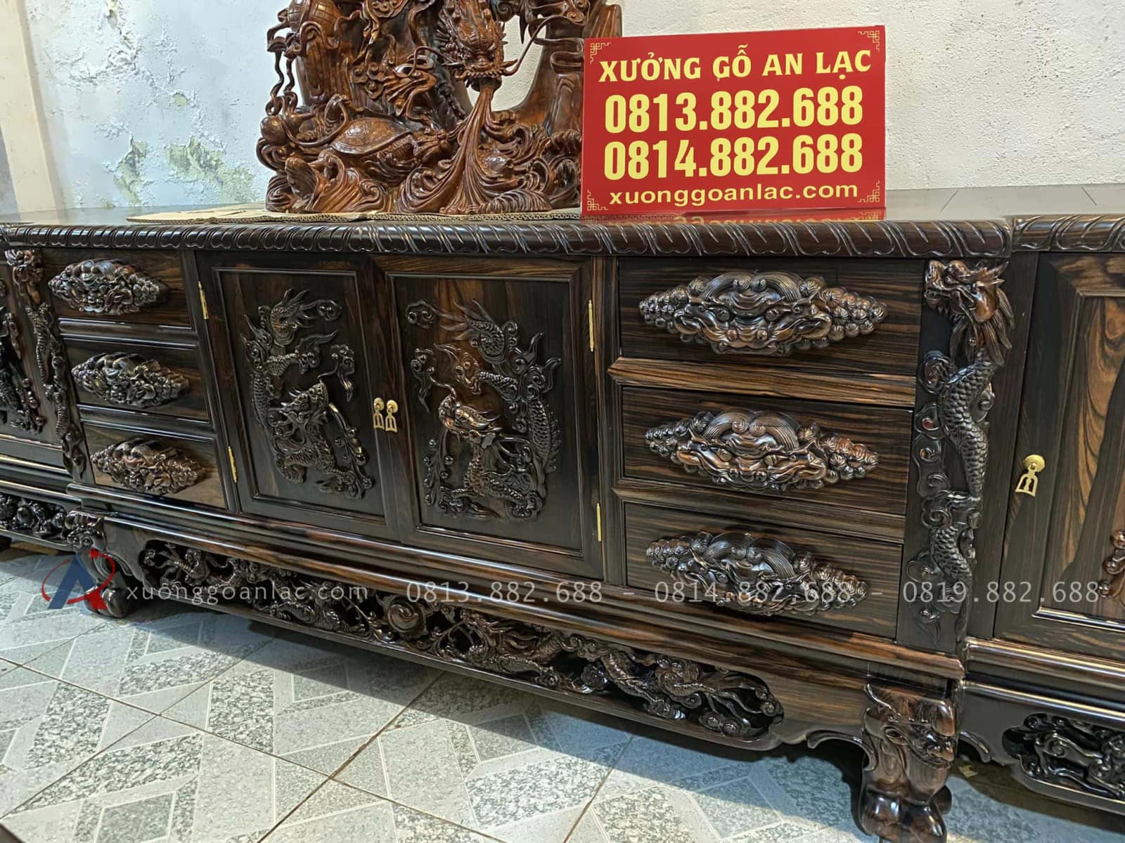 Mẫu Kệ Tivi Chạm Rồng 2m4 Gỗ Mun Hoa Lào Hàng Đục Tay Cực Phẩm (Chú Dược, Bắc Ninh) 21 kệ tivi thiết kế nhiều ngăn kéo và tủ