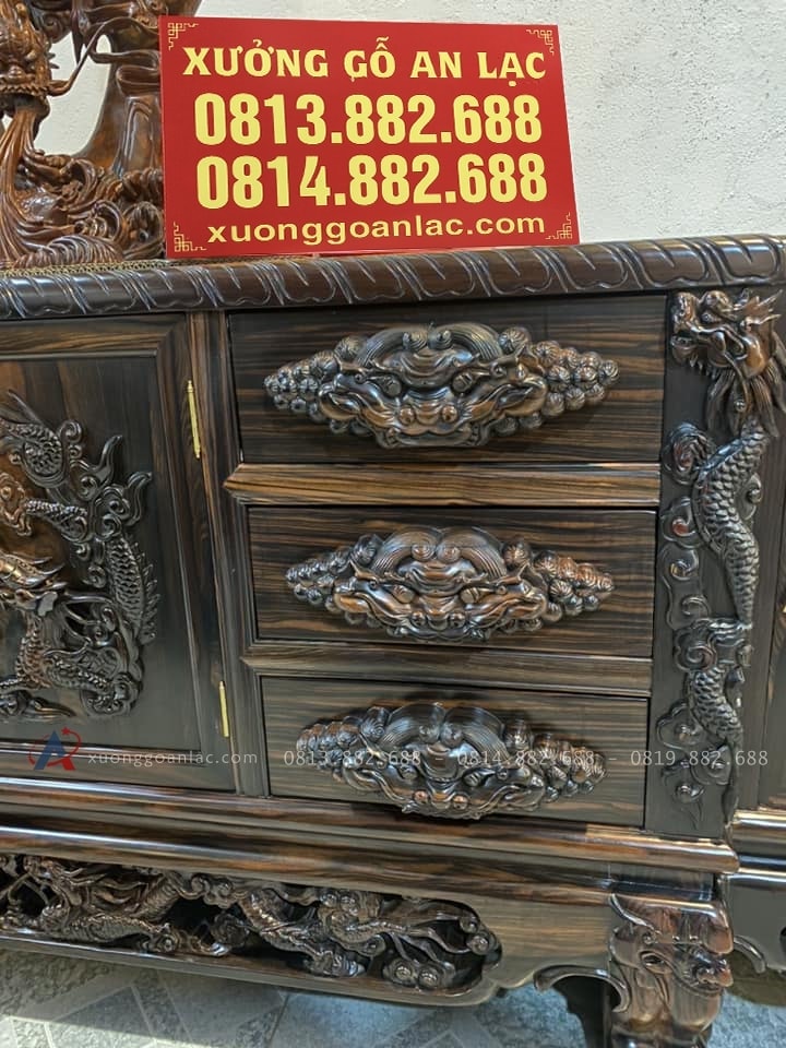 Mẫu Kệ Tivi Chạm Rồng 2m4 Gỗ Mun Hoa Lào Hàng Đục Tay Cực Phẩm (Chú Dược, Bắc Ninh) 24 ngăn kéo đục đầu lần trên kệ tivi