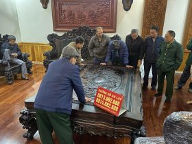 bàn trà nguyên khối đục hoa lá tây