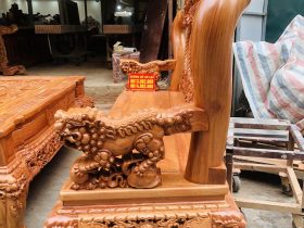 ghế minh quốc nghê đỉnh vai cột 16