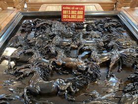 tranh bát mã gỗ mun đen bóng nổi bật