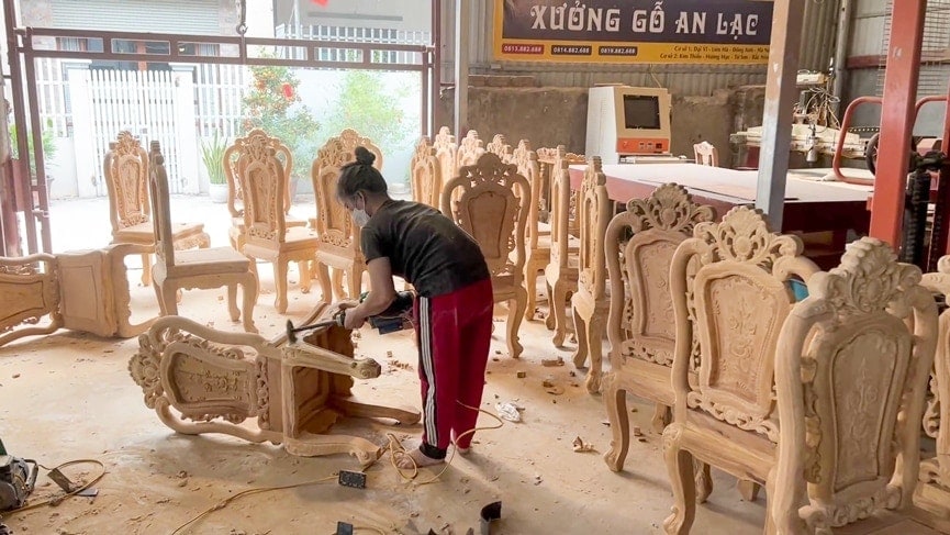 Cơ sở chuyên sản xuất bàn ăn đẹp, giá rẻ tận gốc