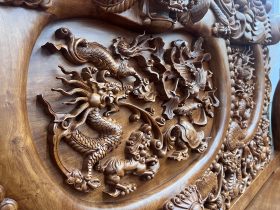 TỨ LINH QUẦN TỤ trên tựa trung tâm chiếc đoản bộ nghê đỉnh