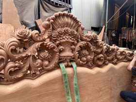 ghế dài bộ hoàng gia nguyên khối gỗ gõ đỏ chương liền đục tay