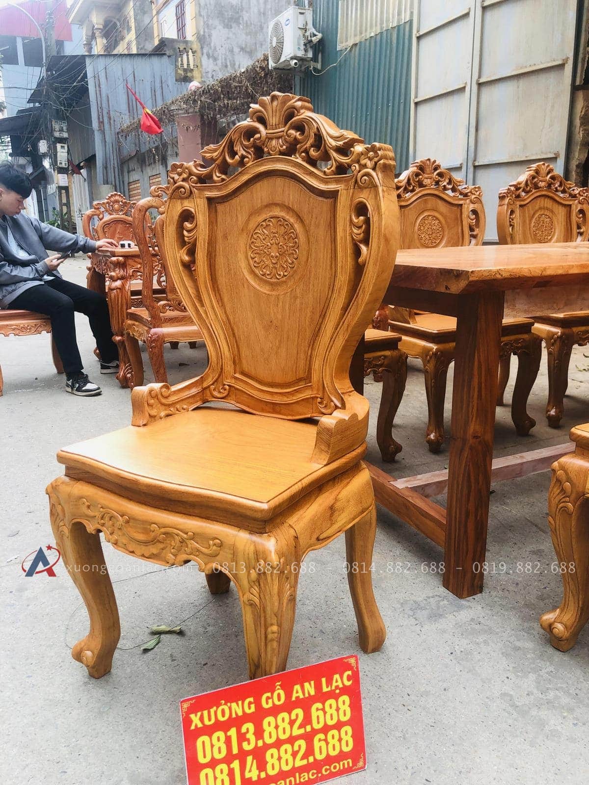 Bộ bàn ăn gỗ cẩm đá 8 ghế louis gỗ gõ đỏ (Chị Dung, Nam Định) 33 ghế louis mặt ván tràn nguyên tấm
