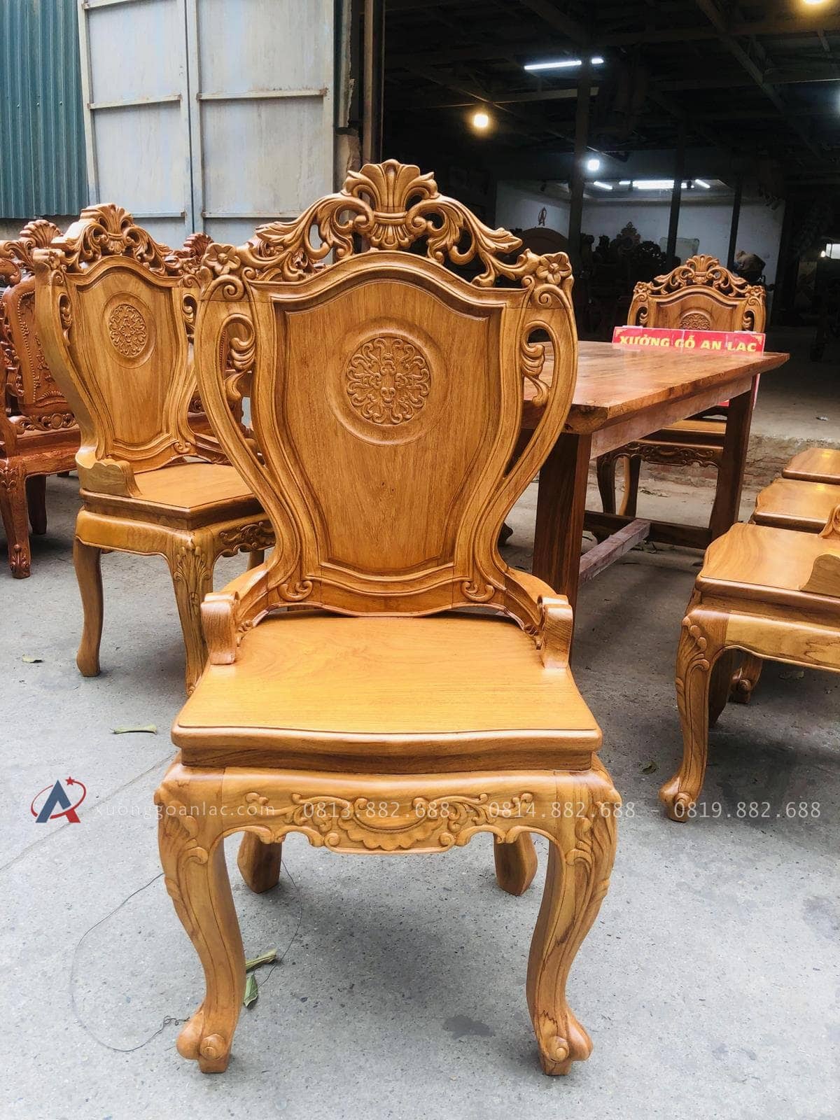 Bộ bàn ăn gỗ cẩm đá 8 ghế louis gỗ gõ đỏ (Chị Dung, Nam Định) 32 mẫu ghế louis có tay