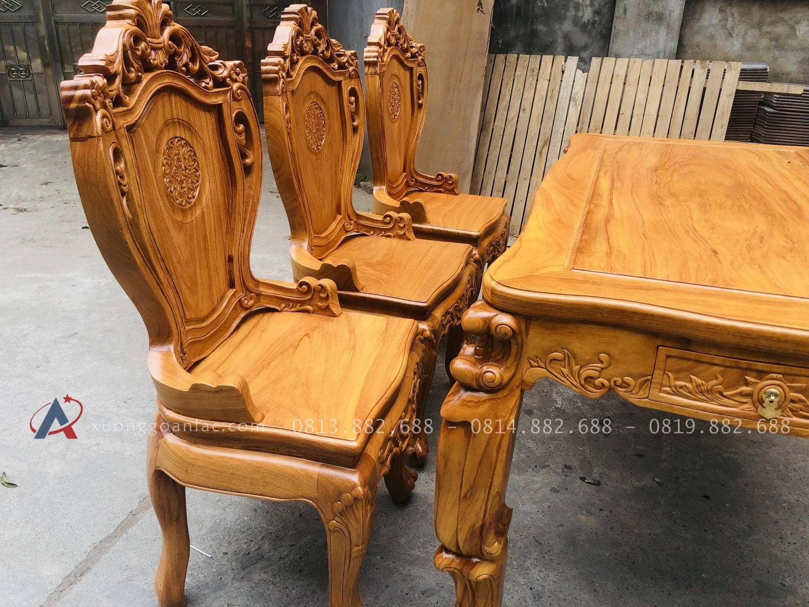 Bộ bàn ăn hoàng gia gỗ gõ đỏ 6 ghế louis cao cấp (Anh Bằng, Quảng Ninh) 25 ghế louis hoàng gia có tay