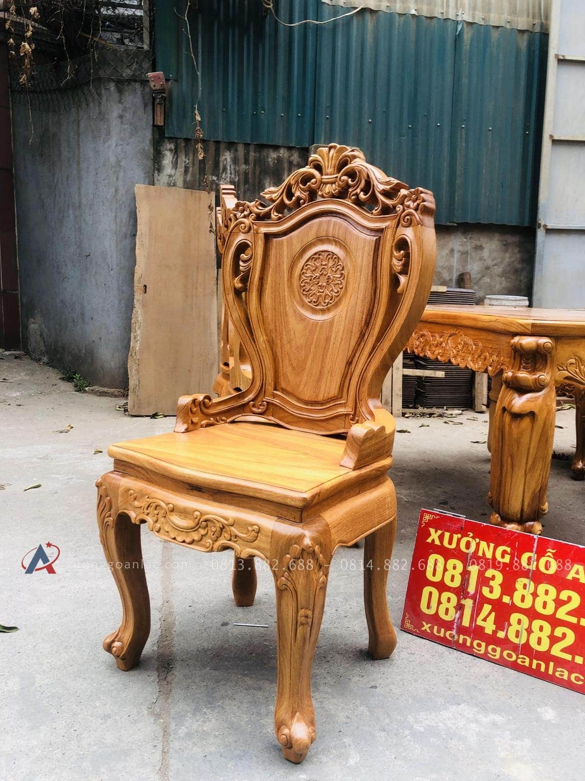 Bộ bàn ăn hoàng gia gỗ gõ đỏ 6 ghế louis cao cấp (Anh Bằng, Quảng Ninh) 27 vách ghế đục hoa lá tây tinh xảo