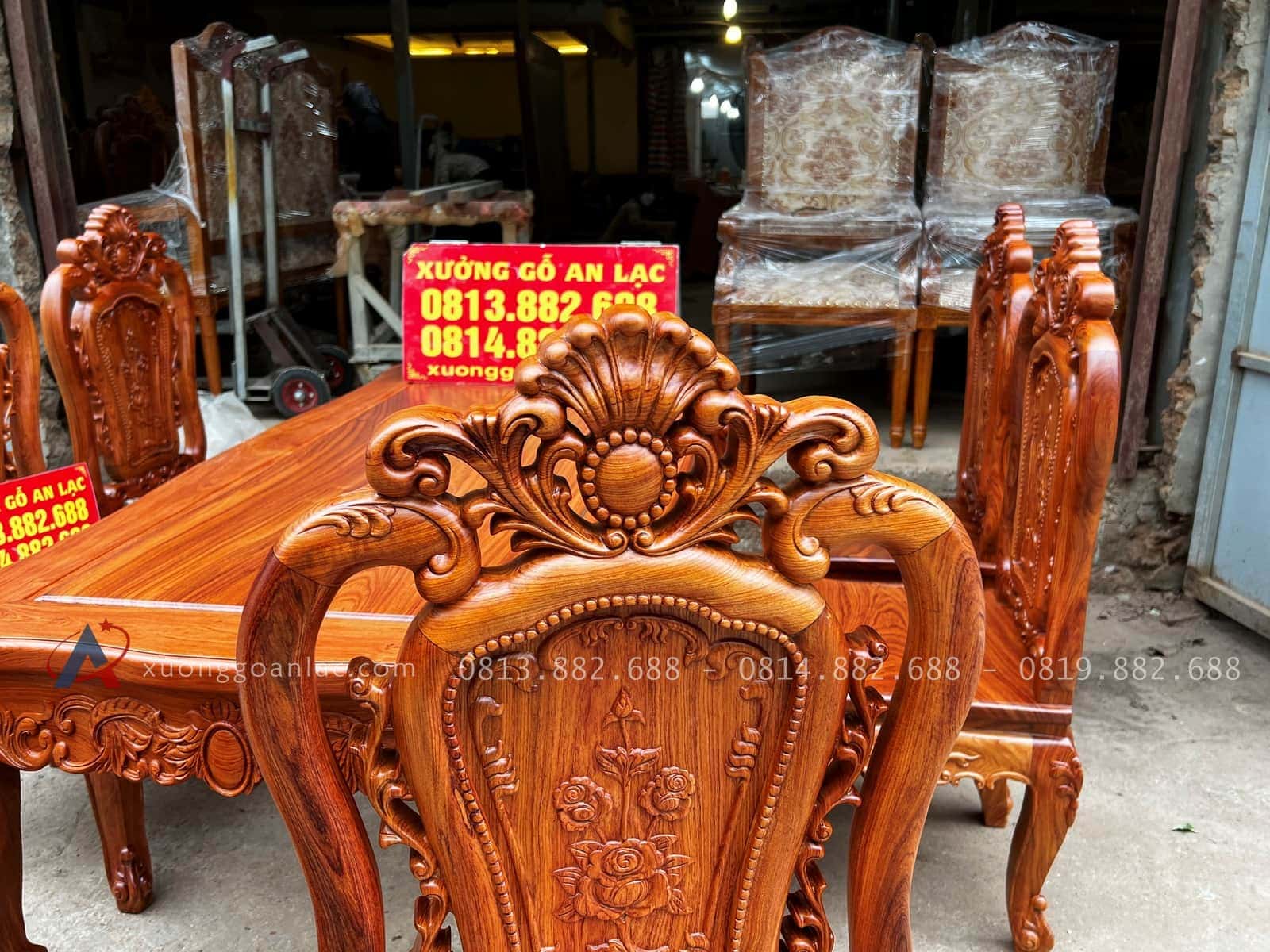 Bộ bàn ăn hoàng gia gỗ hương đá K4V2 6 ghế hồng hạt (Chị Liễu, Vĩnh Phúc) 31 đỉnh chương đục hoa lá tây