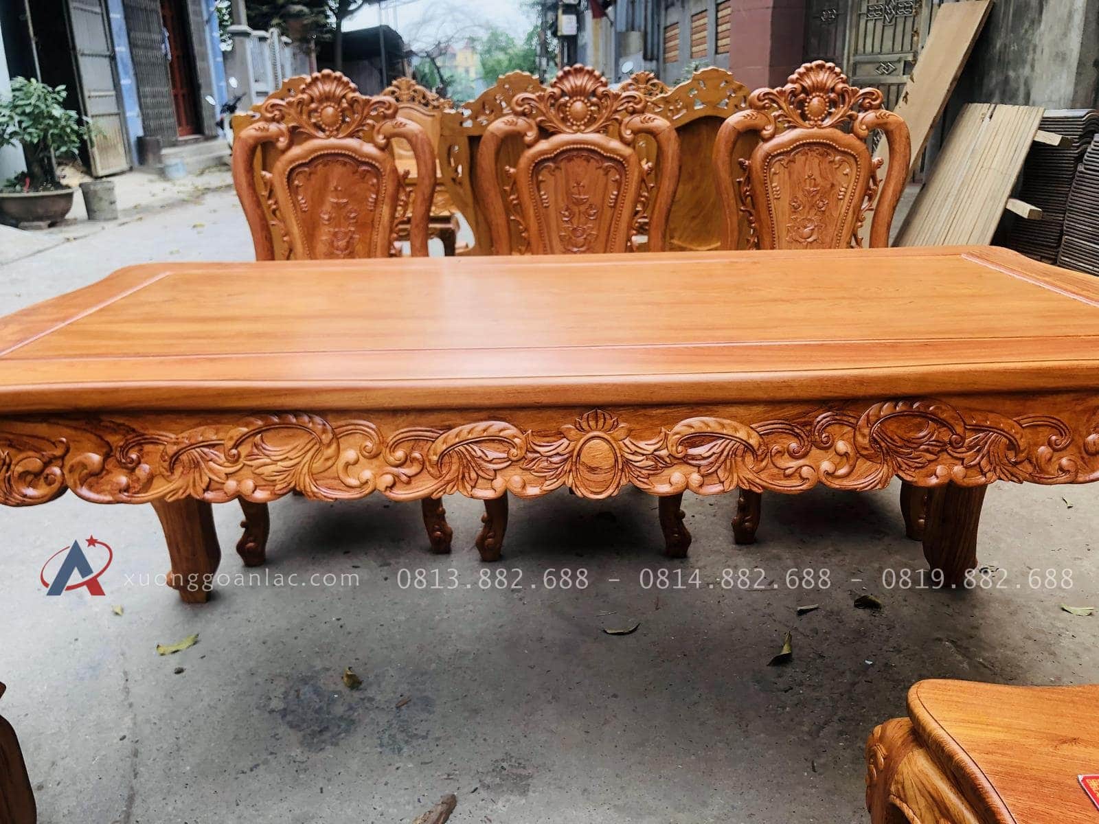 Bộ bàn ăn hoàng gia hương đá 6 ghế hồng hạt sang trọng (Cô Kim, Tp.Hải Phòng) 28 Yếm bàn 3p đục hoa lá tây