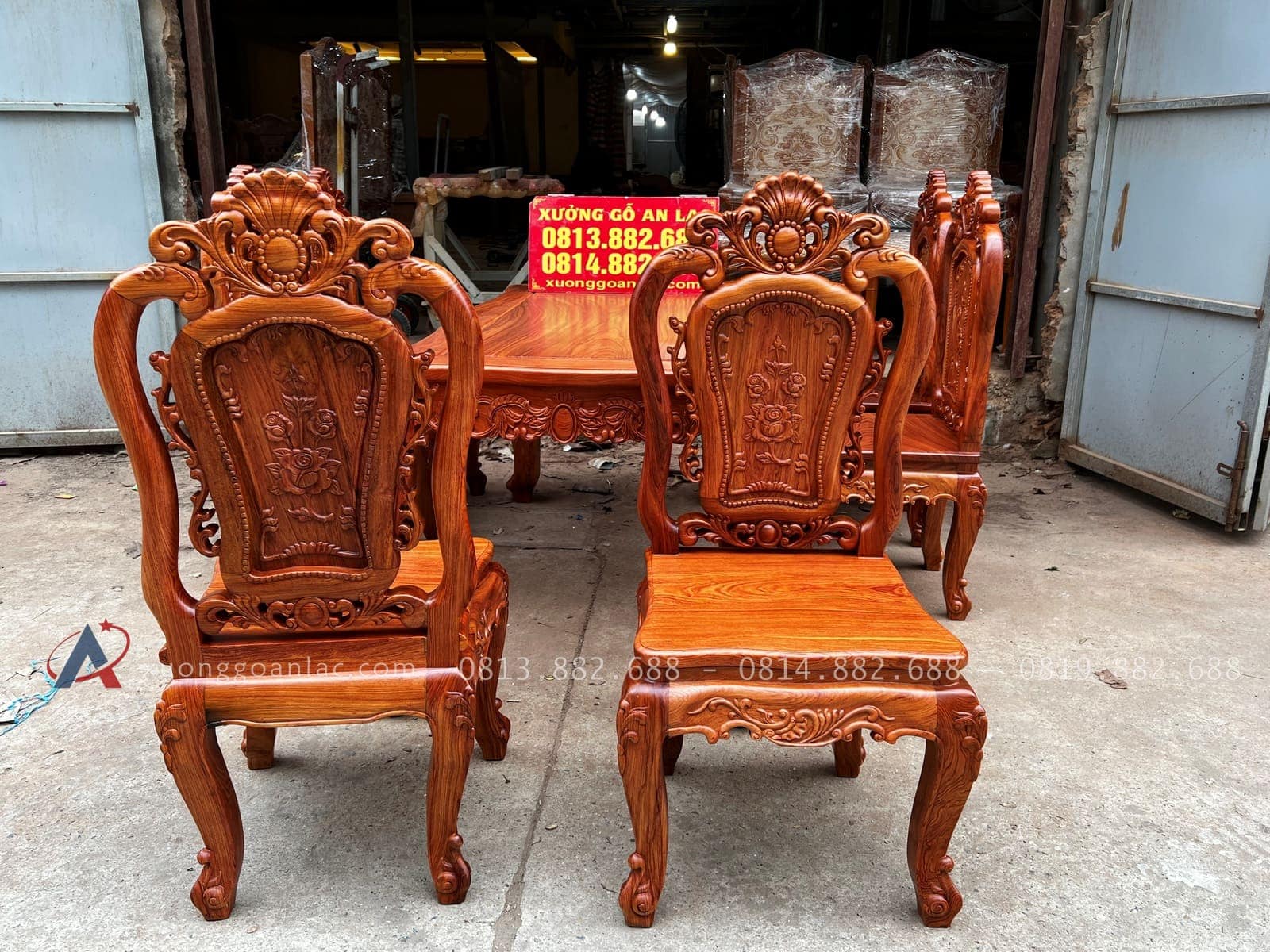 Bộ bàn ăn hoàng gia gỗ hương đá K4V2 6 ghế hồng hạt (Chị Liễu, Vĩnh Phúc) 28 ghế ngồi louis hoàng gia