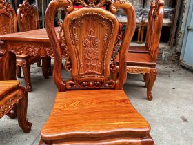 Bộ bàn ăn hoàng gia gỗ hương đá K4V2 6 ghế hồng hạt (Chị Liễu, Vĩnh Phúc) 19 lưng tựa ghế đục hồng hạt tinh xảo