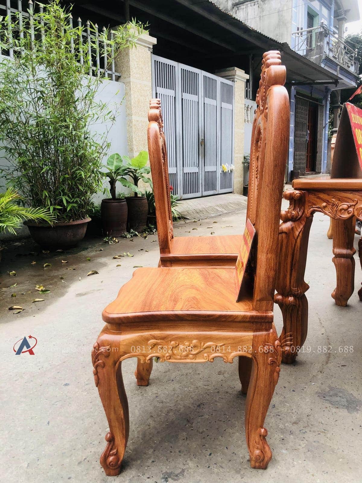 Bộ bàn ăn hoàng gia hương đá 8 ghế hồng hạt (Chị Ngân, Cao Bằng) 21 ghế ngồi lưng tựa cao cột liền chắc chắn