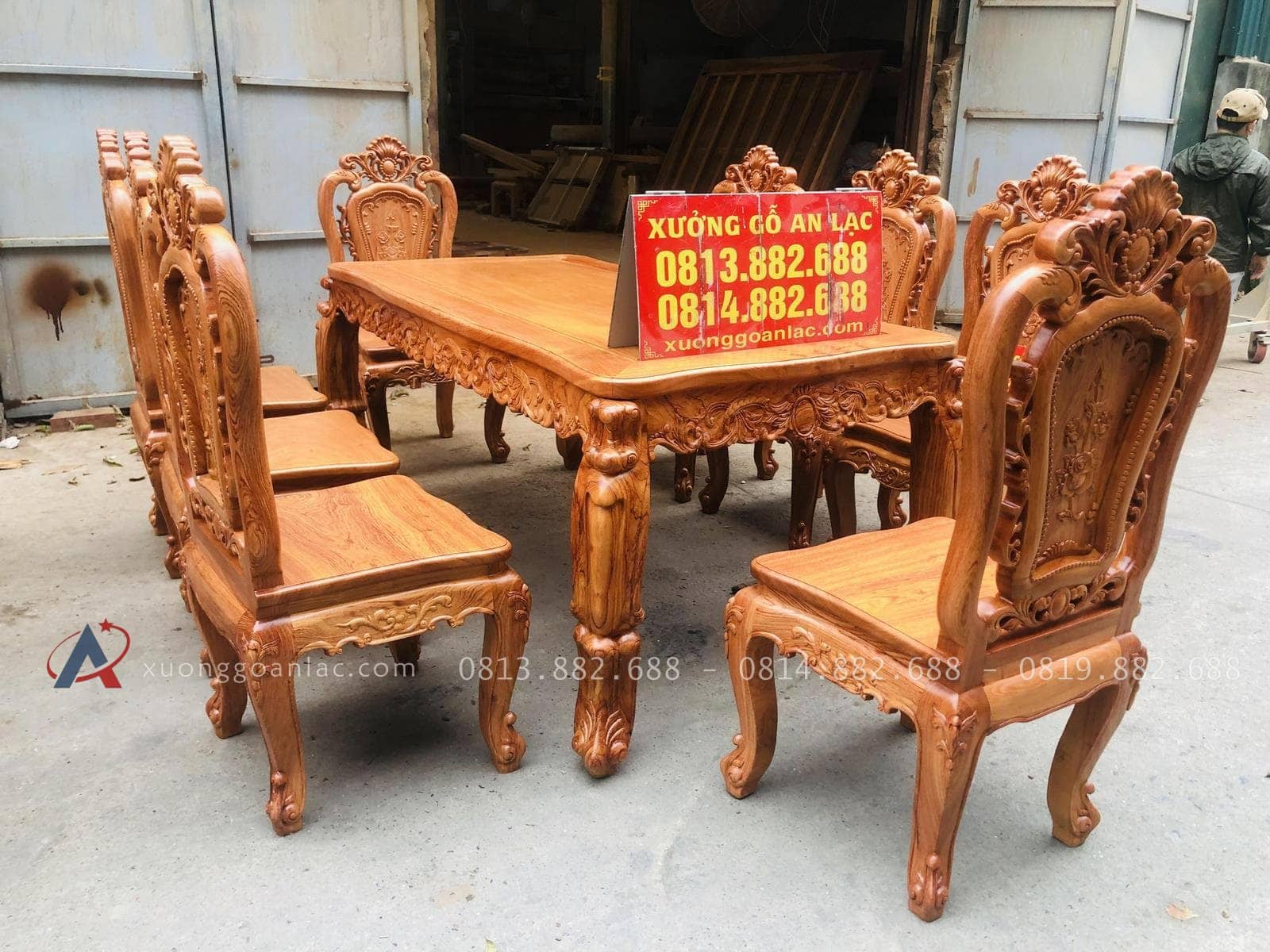 Bộ bàn ăn hoàng gia hương đá 8 ghế hồng hạt (Chị Ngân, Cao Bằng) 23 bộ bàn ăn hoàng gia gỗ hương đá sang trọng