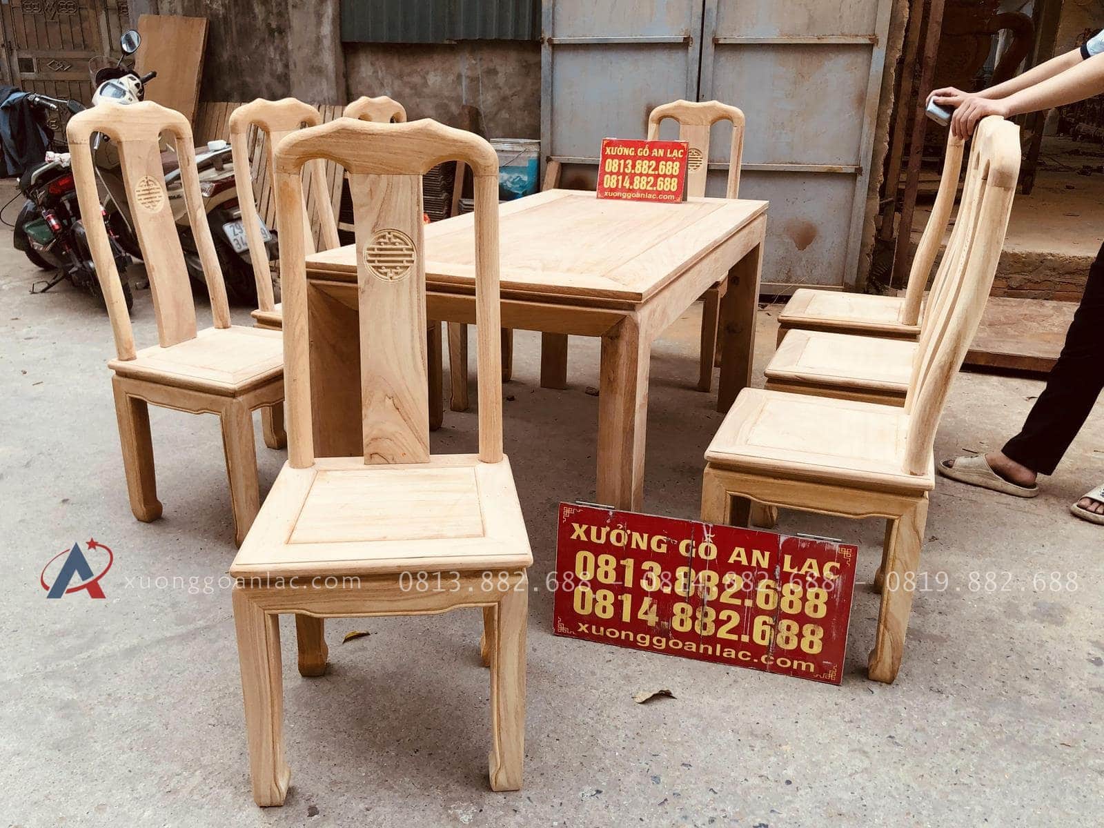 Bộ bàn ăn mới chữ thọ 8 ghế gỗ gõ đỏ hoàn thiện mộc (Chị Mỹ, Hải Dương) 31 ghế chữ thọ tròn