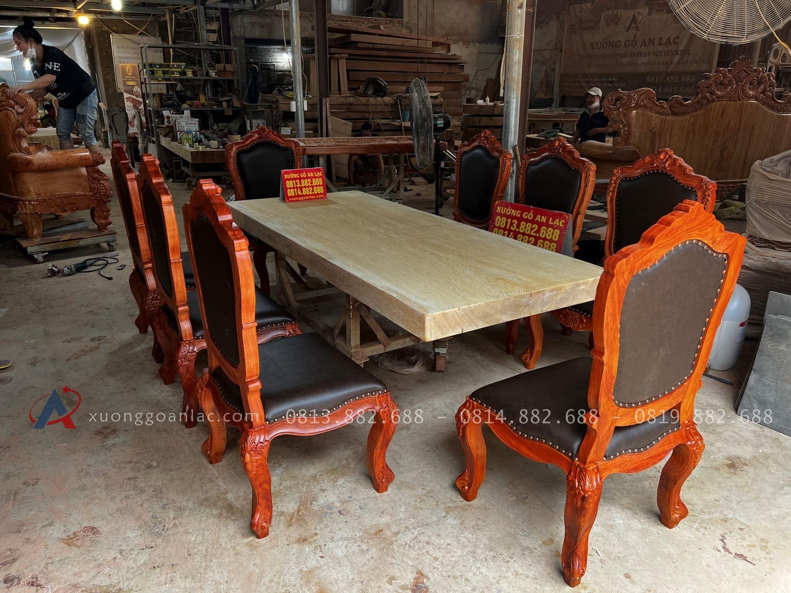 Bộ bàn ăn nguyên khối và 8 ghế hoa hồng bọc đệm gỗ hương đá (Chị Linh, Phú Thọ) 18 bộ bàn ăn nguyên khói 8 ghế hoa hồng bọc đệm gỗ hương