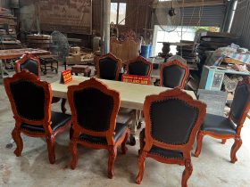 Bộ bàn ăn nguyên khối và 8 ghế hoa hồng bọc đệm gỗ hương đá (Chị Linh, Phú Thọ) 11 bộ bàn ăn gỗ hương đá