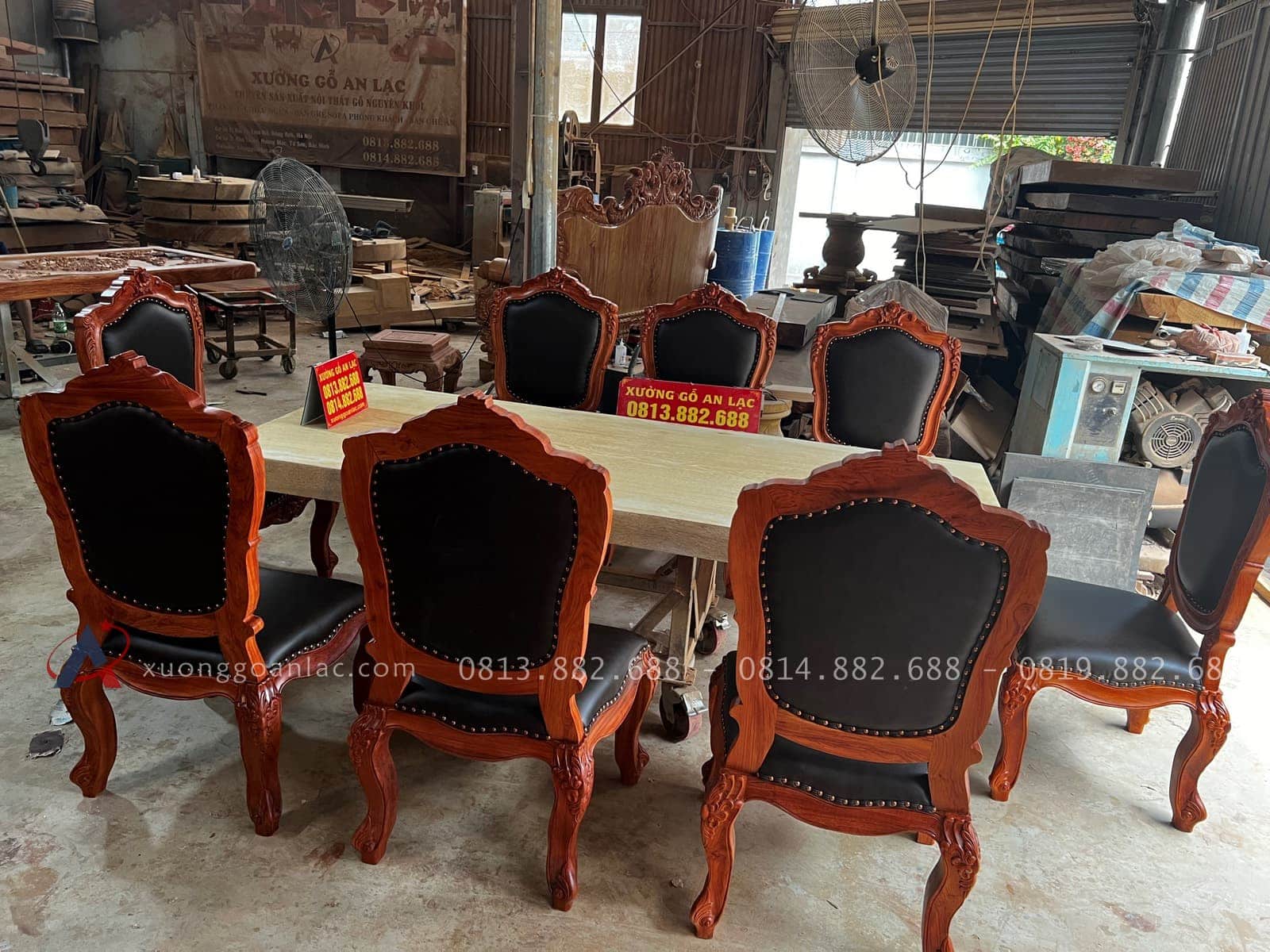 Bộ bàn ăn nguyên khối và 8 ghế hoa hồng bọc đệm gỗ hương đá (Chị Linh, Phú Thọ) 20 bộ bàn ăn gỗ hương đá ghế bọc da