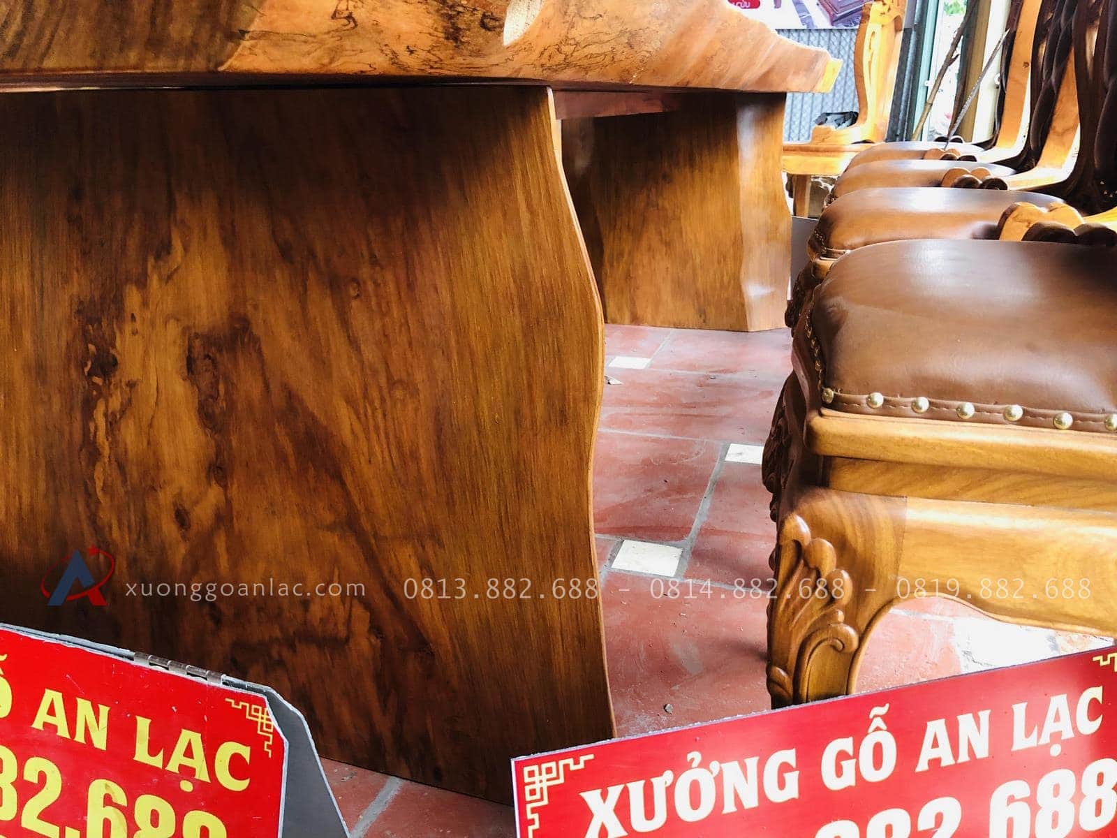 Siêu phẩm bàn ăn nguyên khối gỗ cẩm đá 8 ghế louis có tay bọc đệm gỗ gõ đỏ (Anh Dân, Thanh Hóa) 21 chân bàn nguyên phe gỗ cẩm đá