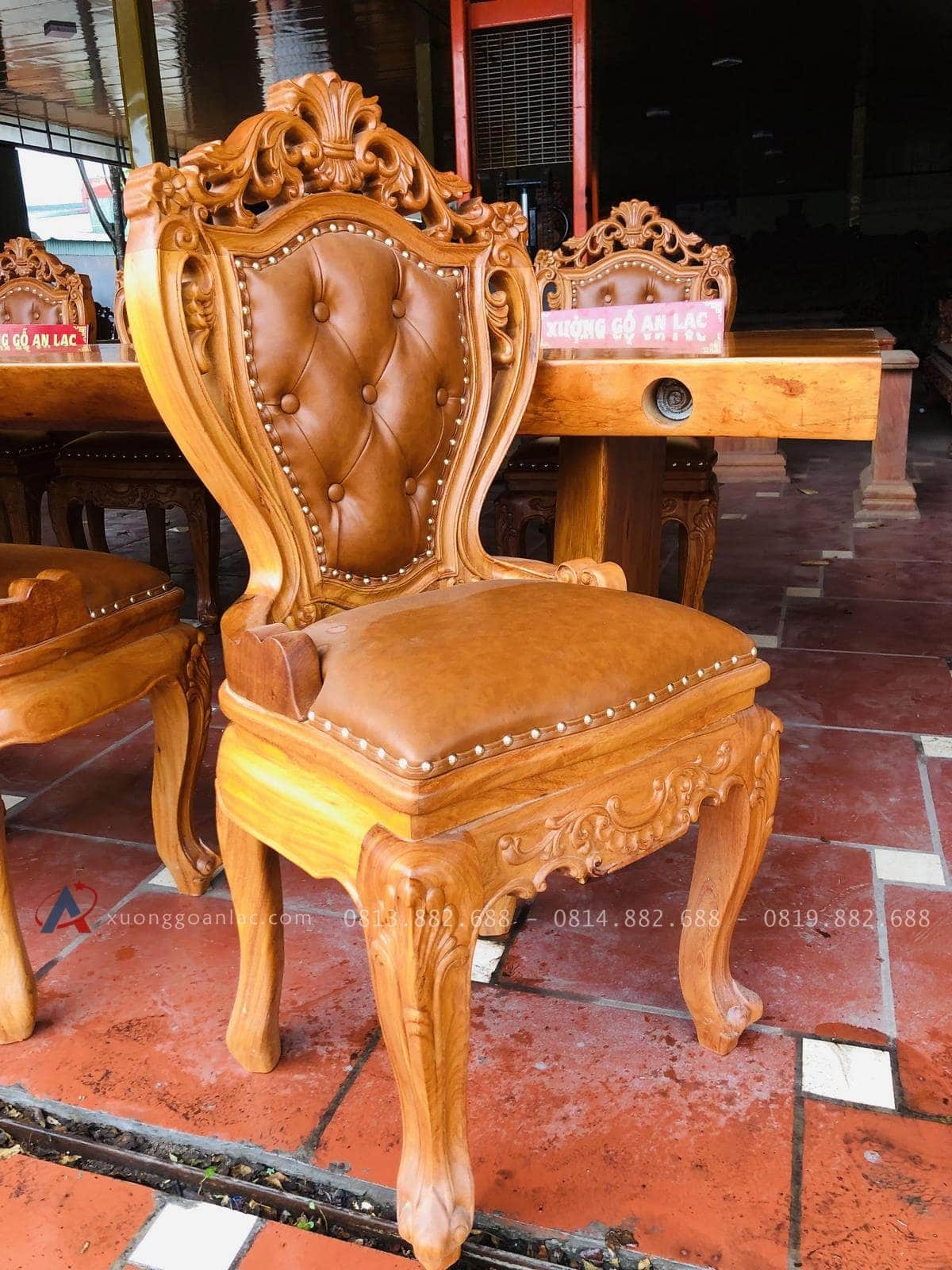 Siêu phẩm bàn ăn nguyên khối gỗ cẩm đá 8 ghế louis có tay bọc đệm gỗ gõ đỏ (Anh Dân, Thanh Hóa) 24 ghế ngồi louis hoàng gia tân cổ điển