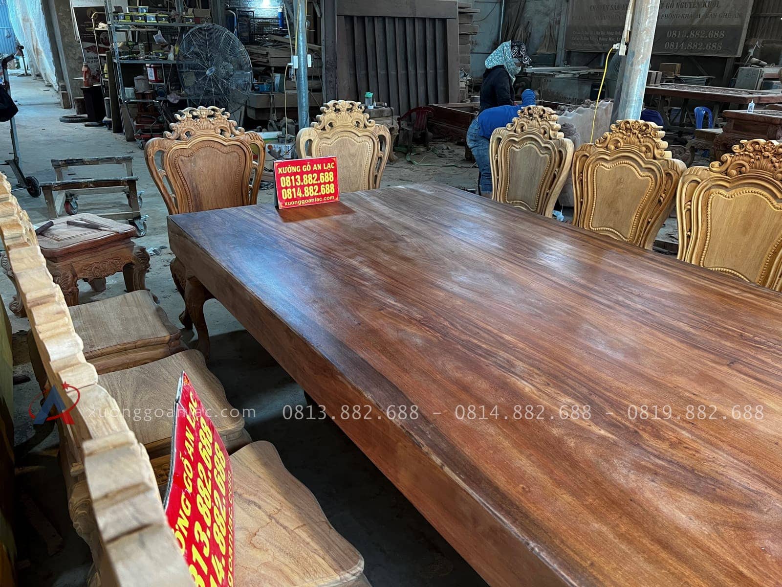 Bàn ăn nguyên Khối gỗ Gõ đỏ 340x140x15cm và 16 ghế (Chú Canh, Bình Dương) 16 bàn ăn nguyên khối gỗ gõ đỏ cao cấp