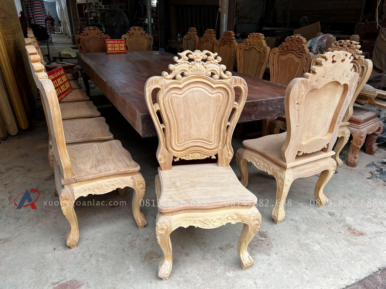Bàn ăn nguyên Khối gỗ Gõ đỏ 340x140x15cm và 16 ghế (Chú Canh, Bình Dương) 18 mẫu ghế louis hoàng gia