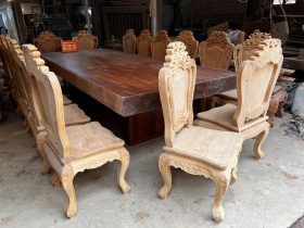 Bàn ăn nguyên Khối gỗ Gõ đỏ 340x140x15cm và 16 ghế (Chú Canh, Bình Dương) 12 bản mộc ghế louis hoàng gia tân cổ điển