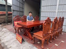 Bàn ăn nguyên khối gỗ hương đỏ với 8 ghế hồng hạt cao cấp (Anh Hữu, Hải Dương) 9 bàn ăn nguyên khối 8 ghế louis