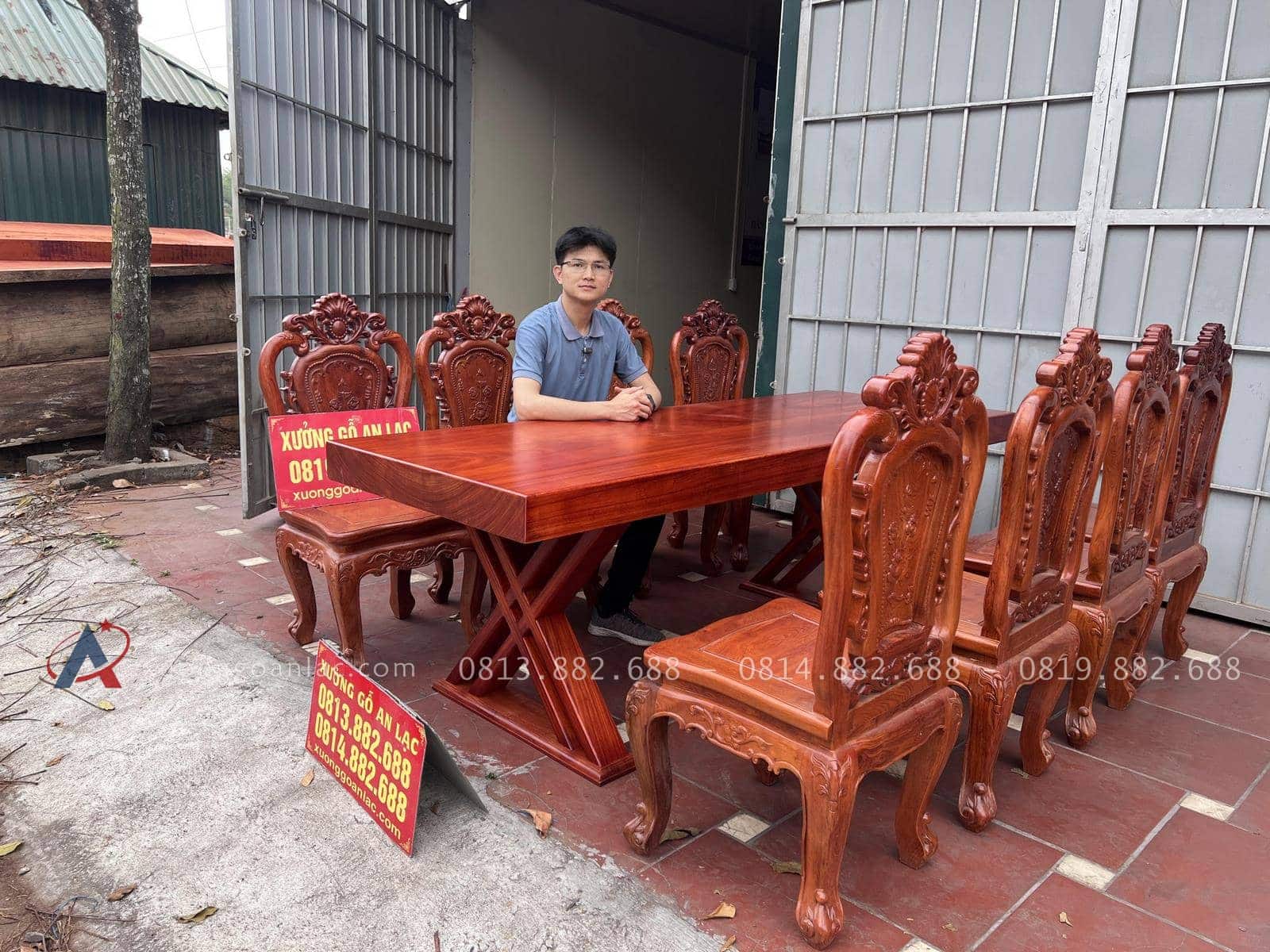 Bàn ăn nguyên khối gỗ hương đỏ với 8 ghế hồng hạt cao cấp (Anh Hữu, Hải Dương) 17 bàn ăn nguyên khối 8 ghế louis