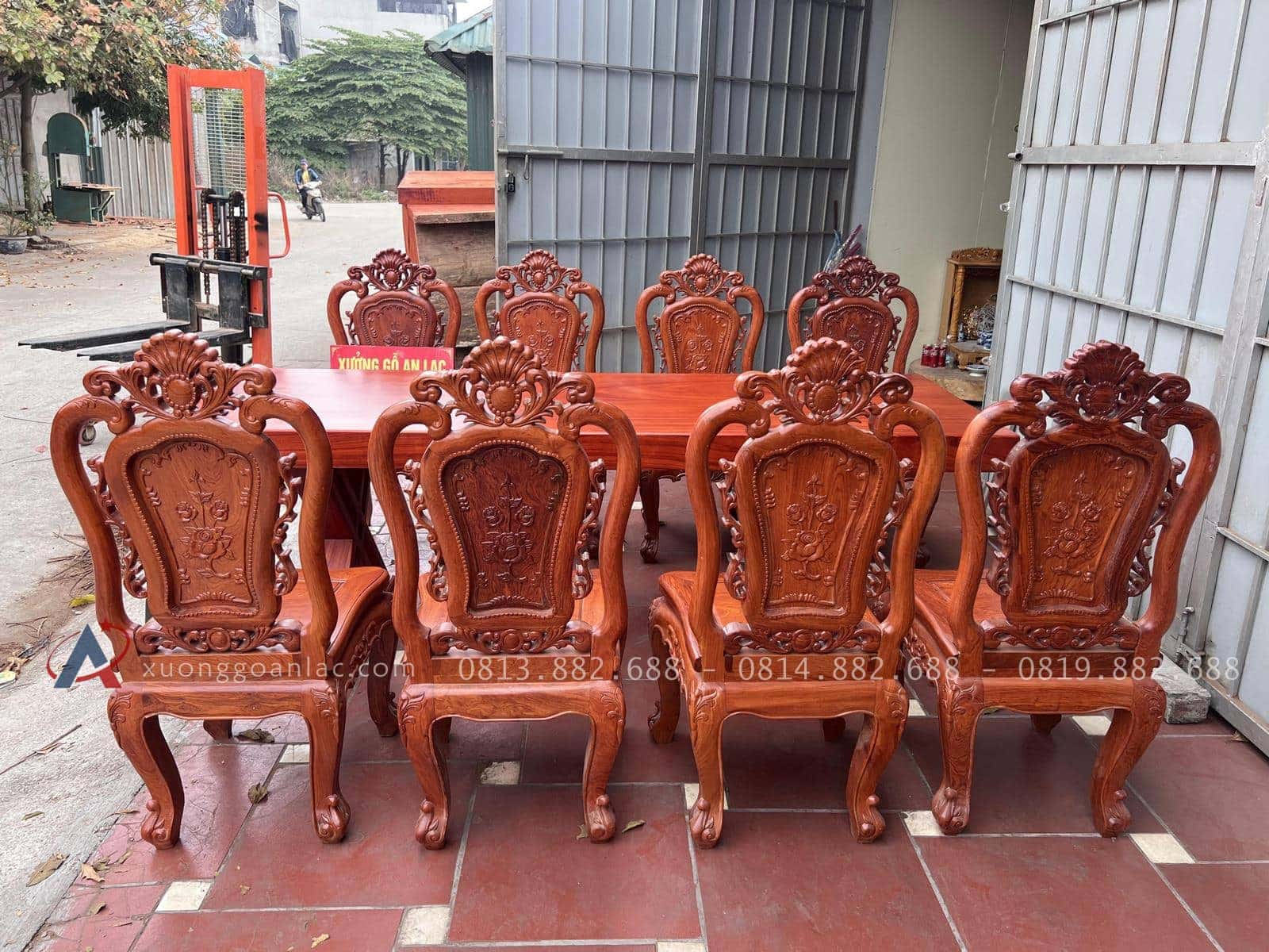 Bàn ăn nguyên khối gỗ hương đỏ với 8 ghế hồng hạt cao cấp (Anh Hữu, Hải Dương) 18 mẫu bàn ăn gỗ hương đỏ đục 2 mặt