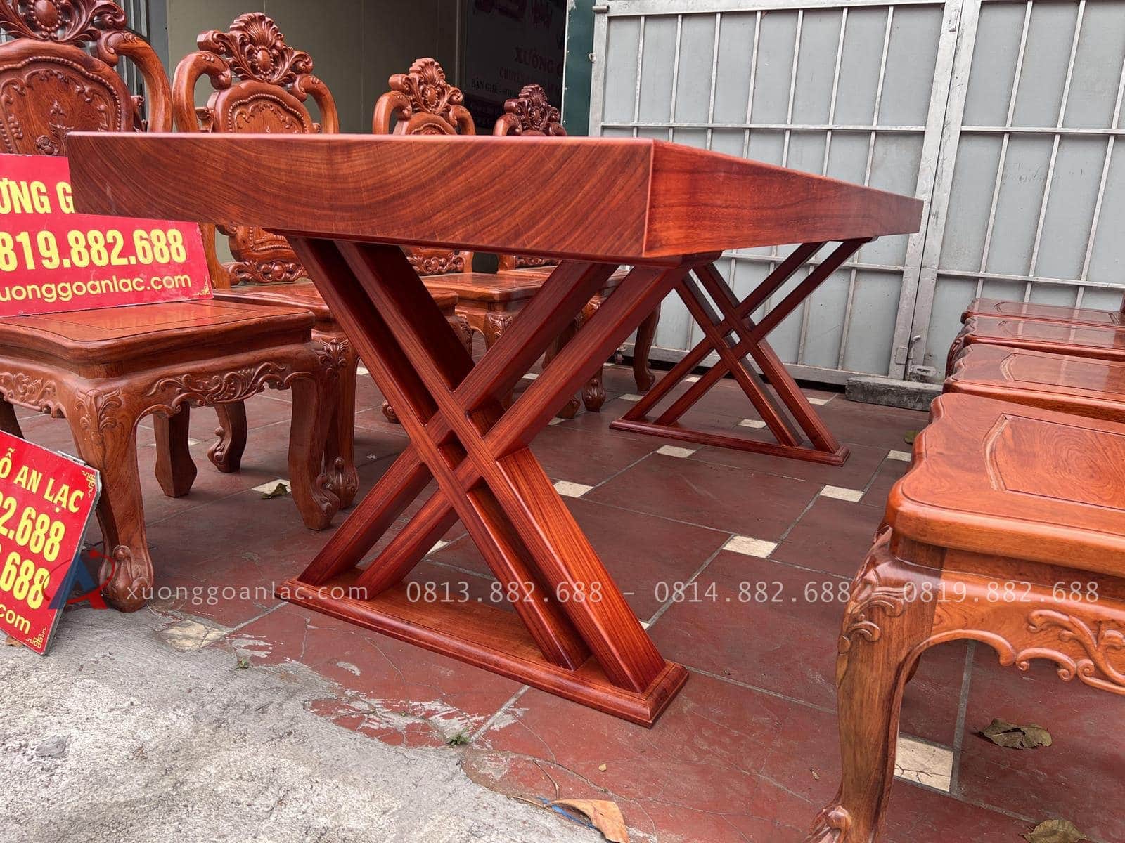 Bàn ăn nguyên khối gỗ hương đỏ với 8 ghế hồng hạt cao cấp (Anh Hữu, Hải Dương) 20 thiết kế bàn ăn chân chữ X